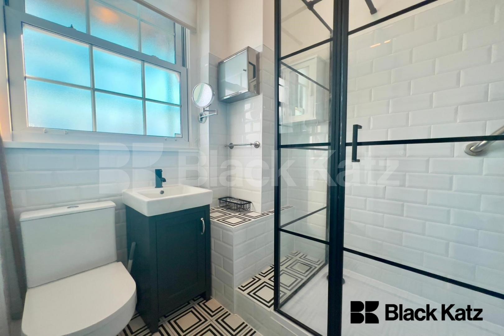 Bright and Spacious Three Bedroom Apartment in the Heart of London Bridge Devon Mansions - Tooley Street , London Bridge